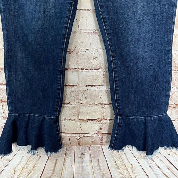 Blank NYC bell hem cropped jeans - Picture 4 of 5